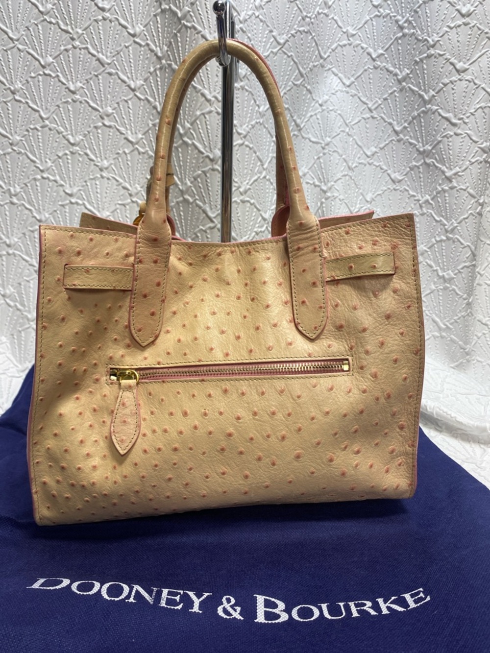 Dooney & Bourke Peach/Coral Ostrich-Texture Tote with Pink Trim Leather Vintage - Picture 5 of 17